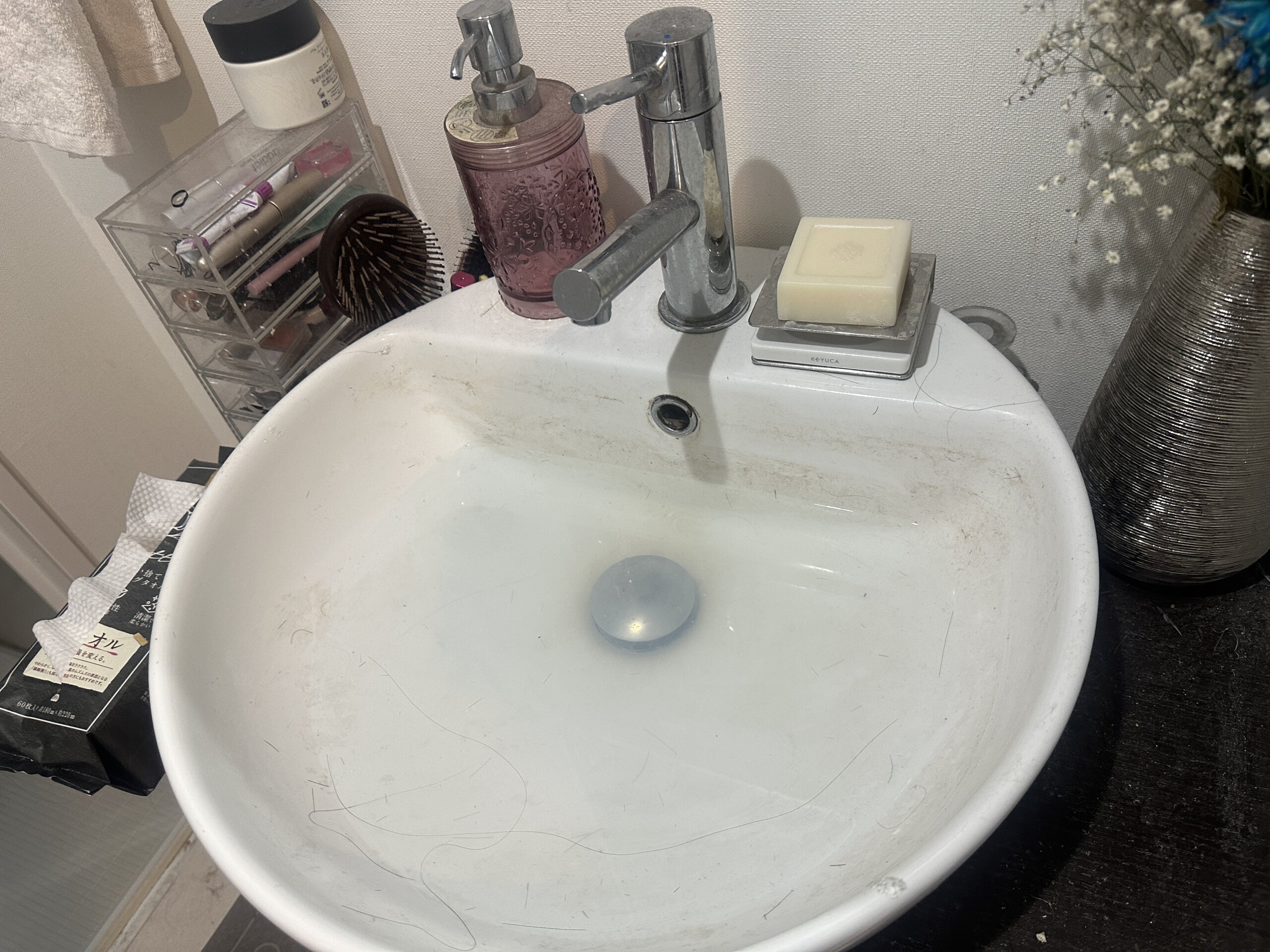 洗面所の排水管のつまりをワイヤーブラシ等で解消