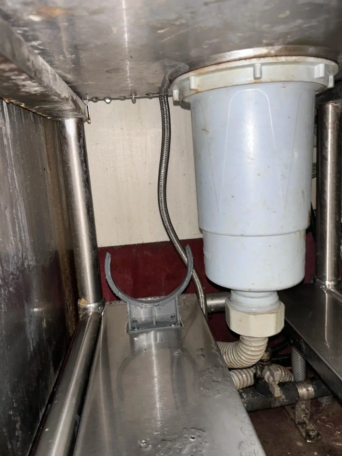 店舗の水漏れをスピ-ディに修理-川崎市川崎区